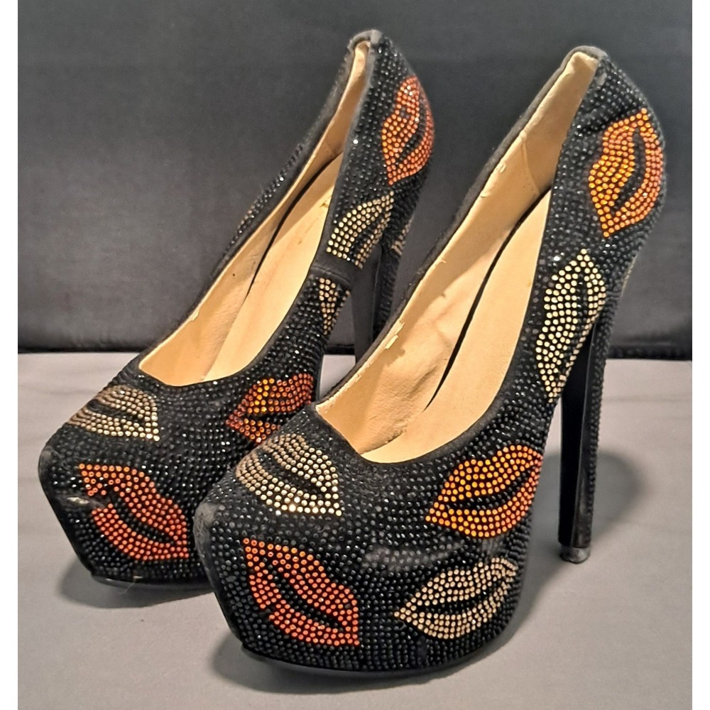 Women's Shi by JOURNEYS Red And Gold All Over Lip Print Platform Heels Size 7